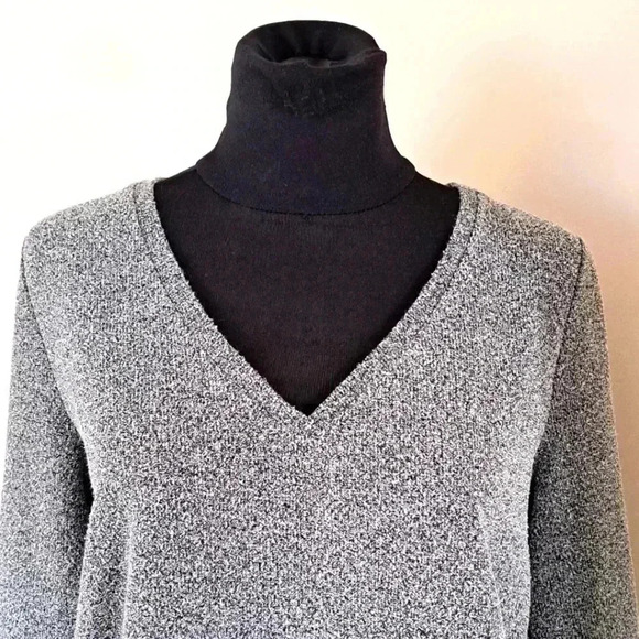 ❤️ Joe Fresh Long Sleeved V-neck Top Women's Small Grey and  Black Knit - Picture 4 of 14